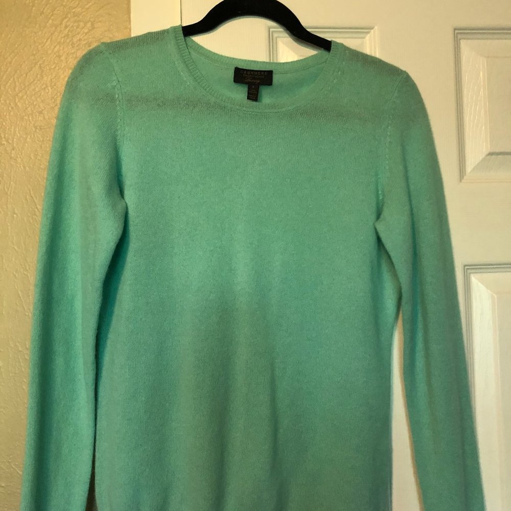 100% cashmere sweater NWOT